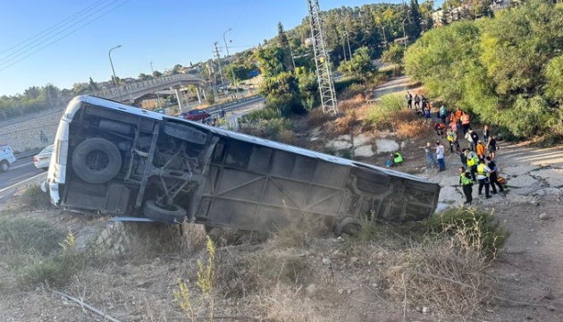 У Ізраїлі перекинувся шкільний автобус: постраждали 33 дитини