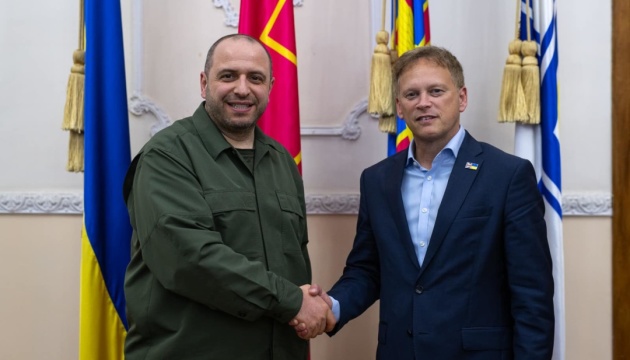 Умєров обговорив із міністром оборони Британії ситуацію на фронті і термінові потреби ЗСУ