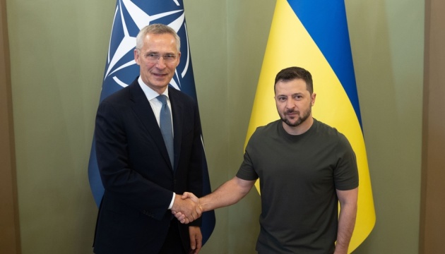 Zelensky rencontre Stoltenberg à Kyiv et discute de questions clés en matière de défense