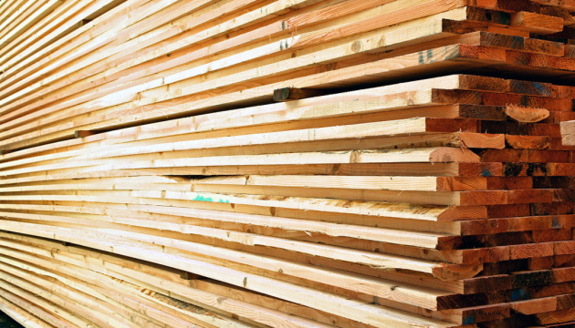 ДП «Ліси України» збільшує поставки лісоматеріалів для українських переробників