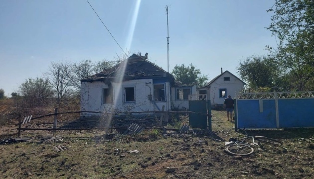 Загарбники за добу обстріляли чотири райони Харківщини - пошкоджені будинки