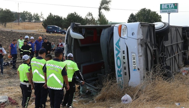 У Туреччині автобус злетів у кювет, шестеро загиблих та 35 поранених