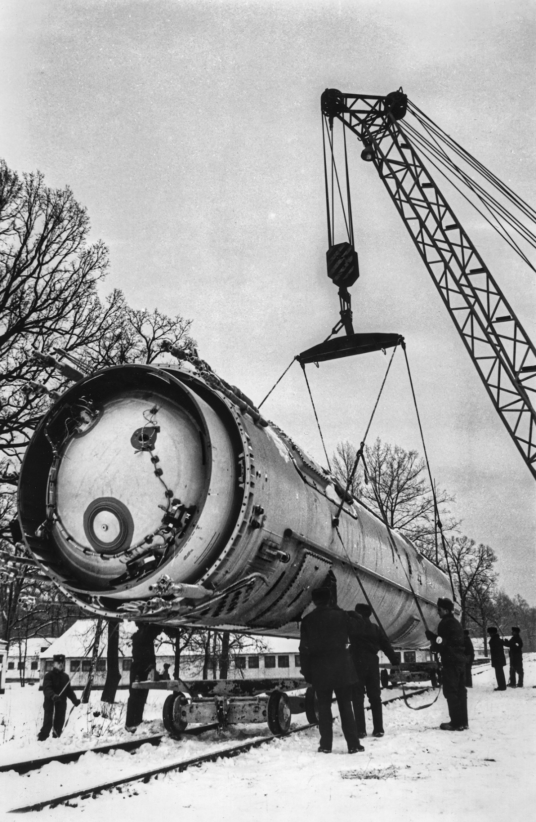 Ракети СС-18 відправляють на утилізацію / Фото Володимира Струмковського, грудень 1997 року