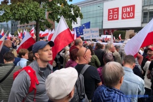«Марш мільйона сердець»: у Варшаві триває багатотисячна маніфестація опозиції