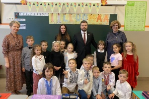 Посол зустрівся з вчителями та учнями Ризької Української середньої школи