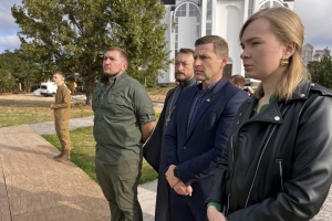 Estonian defense minister visits Bucha, Irpin