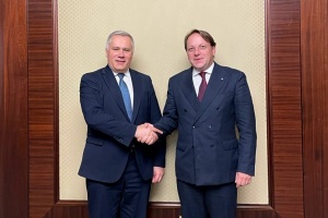 Євроінтеграція України: Жовква обговорив із комісаром ЄС виконання рекомендацій Єврокомісії