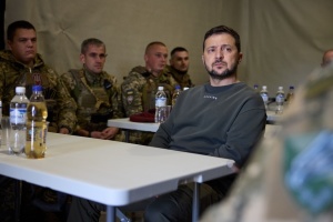 Volodymyr Zelensky se rend sur le front dans l’est de l’Ukraine 