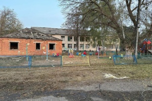 Ворог уночі вдарив по Боровій на Харківщині - пошкоджені дитсадок та центр зайнятості
