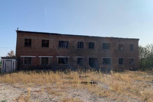 Війська РФ обстріляли Вовчанськ - пошкоджена будівля автошколи