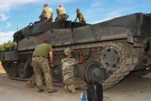 Канадські військові показали, як навчають українських танкістів