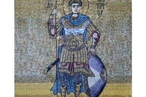 В Україні випустили колекцію хусток з мистецькими творами, які викрала або знищила Росія