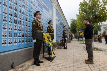 Zelensky, Borrell and Zaluzhnyi honor memory of fallen soldiers