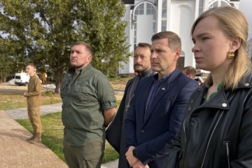 Estnischer Verteidigungsminister besucht Butscha und Irpin