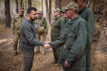 Selenskyj wird nach seiner Reise in Oblast Charkiw Beratung mit Regierungsvertretern abhalten