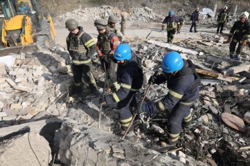 ウクライナ東部フローザ村の救助作業終了　死者５２名、負傷者６名