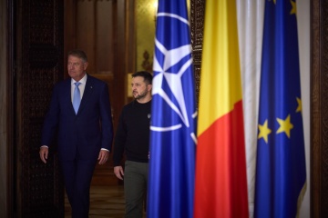 Selenskyj kündigt nach Verhandlungen in Rumänien gute Nachrichten zu Artillerie und Luftverteidigung an