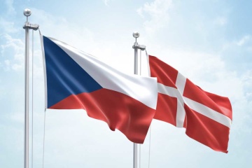 Dinamarca y la República Checa entregan vehículos blindados y armas pequeñas a Ucrania