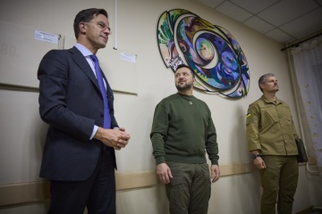 Selenskyj und Rutte besuchen Militärkrankenhaus in Odessa