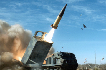 L’Ukraine a utilisé des missiles ATACMS pour frapper des entrepôts de munitions et deux aérodromes russes 