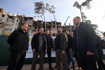 Zelensky inspects housing reconstruction works in Kyiv region’s Irpin, Buzova