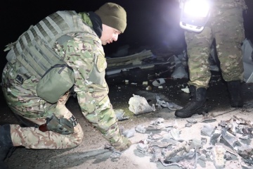 Fragmentos de S-300 encontrados en el lugar del ataque contra un centro de Nova Poshta cerca de Járkiv