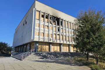 Russian forces shell regional library in Kherson