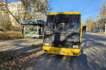 Al menos 7 heridos en el bombardeo de un autobús en Jersón