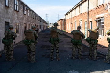 Ukrainian soldiers trained in UK to conduct operations in urban conditions, combat UAVs