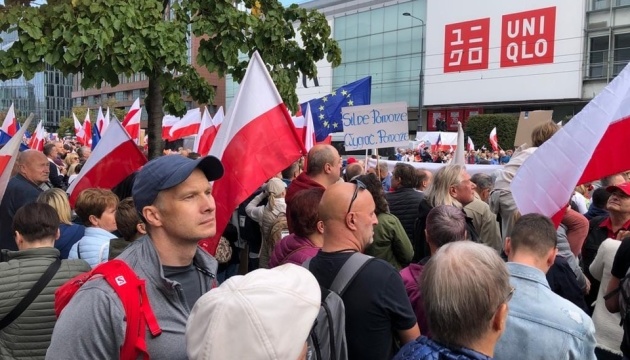«Марш мільйона сердець»: у Варшаві триває багатотисячна маніфестація опозиції