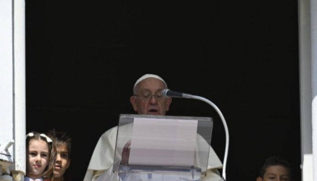 Папа Римський каже, що уважно стежить за «драматичною ситуацією біженців з Нагірного Карабаху»