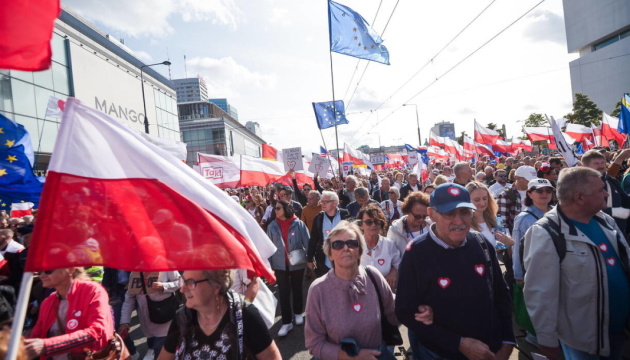 У мерії Варшави кажуть про мільйон людей на опозиційному марші 