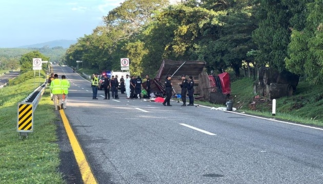 У Мексиці перекинулася вантажівка з кубинськими мігрантами: загинули десять осіб