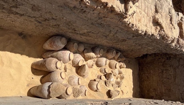 В Єгипті знайшли глечики з вином витримкою близько п'яти тисяч років