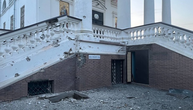 Внаслідок нічного обстрілу Херсона вчергове пошкоджений кафедральний собор