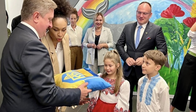 Посол відвідав у Варшаві центр денного навчання та підтримки мам і дітей з України