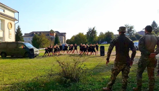 На Буковині дитячі колективи зібрали гроші на автомобіль для ЗСУ