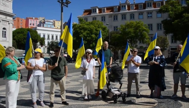 У центрі Лісабона українці організували акцію на підтримку ЗСУ