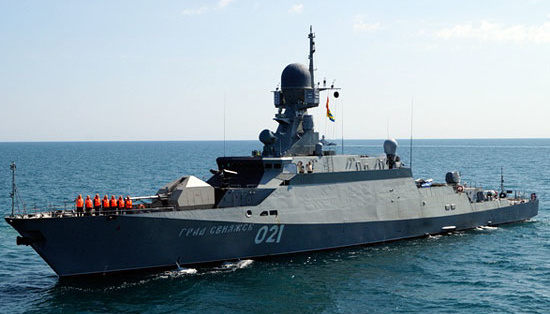 У Криму росіяни прикривають бойові кораблі суднами забезпечення - ВМС України