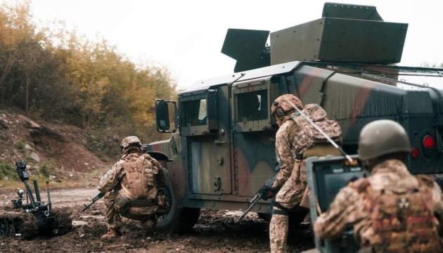 Fuerzas de defensa repelen los ataques de los rusos en tres direcciones