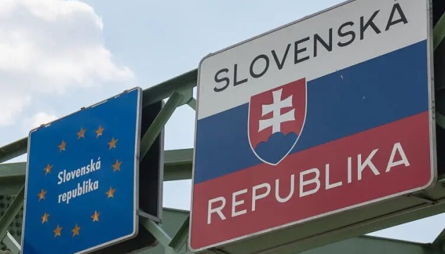 Словацькі перевізники пропустять ще 20 українських фур і заблокують кордон
