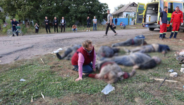 ロシア軍、東部ハルキウ州の村をミサイル攻撃　民間人約５０名が死亡