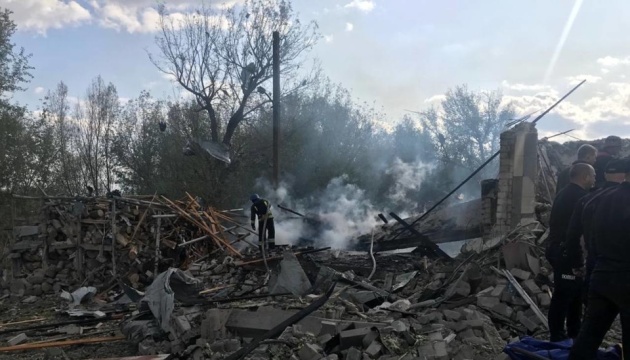 ウクライナ保安庁、ロシアによるフローザ村へのミサイル攻撃を支援した２名の男性を特定
