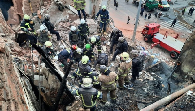 Beschuss von Charkiw: Unter Trümmern eines Hauses totes Kind gefunden
