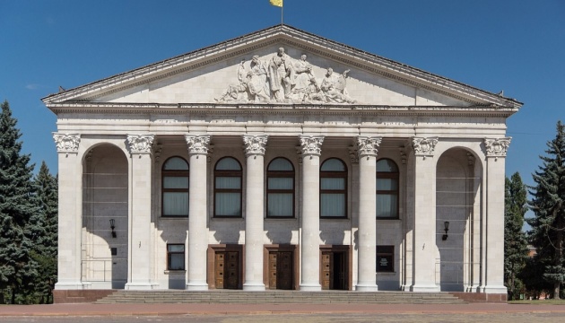 Чернігівський драмтеатр відкриває сезон після влучання ракети