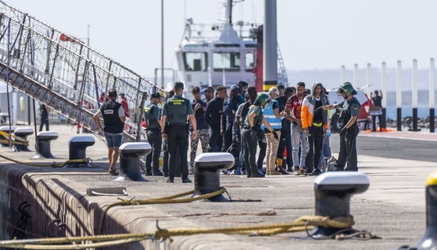 Біля Канарських островів врятували понад 260 мігрантів