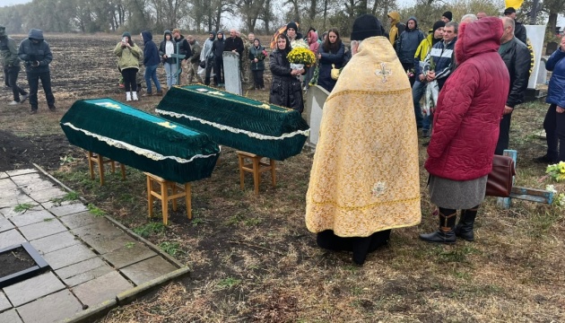 У селі Гроза на Харківщині сьогодні почали ховати жертв російського удару