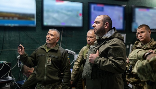 Умєров відвідав бойові бригади, які воюють на сході
