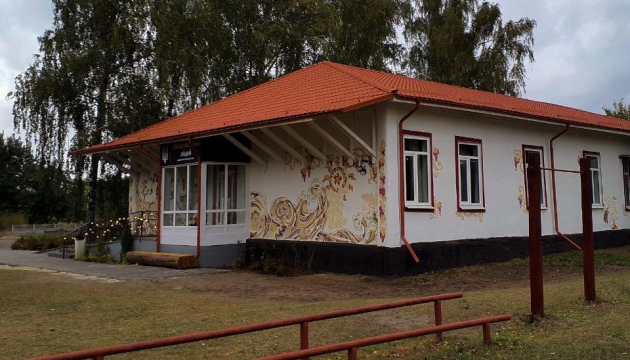 На Чернігівщині відновили столітню школу за традиційною технологією хати-мазанки
