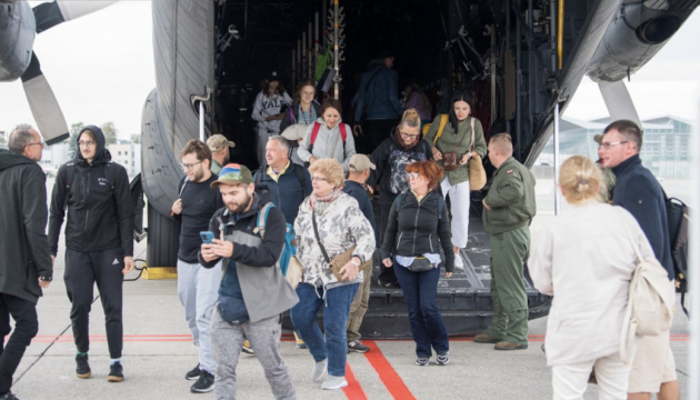 Польща евакуювала з Ізраїлю вже понад 600 своїх громадян